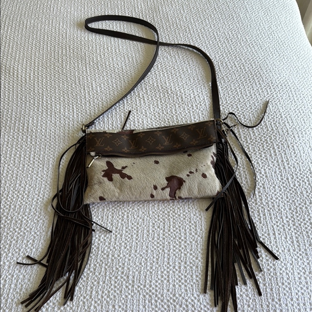 Louis Vuitton cowhide Crossbody Bag with Fringe